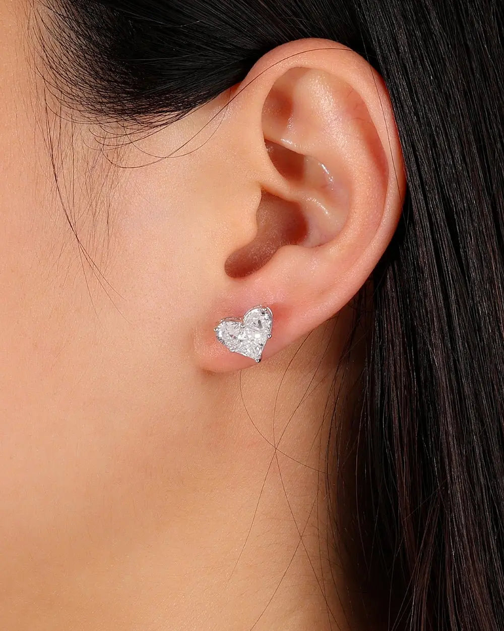 DAZZLING HEART STUDS 925. - WHITE GOLD - Goodiefetch