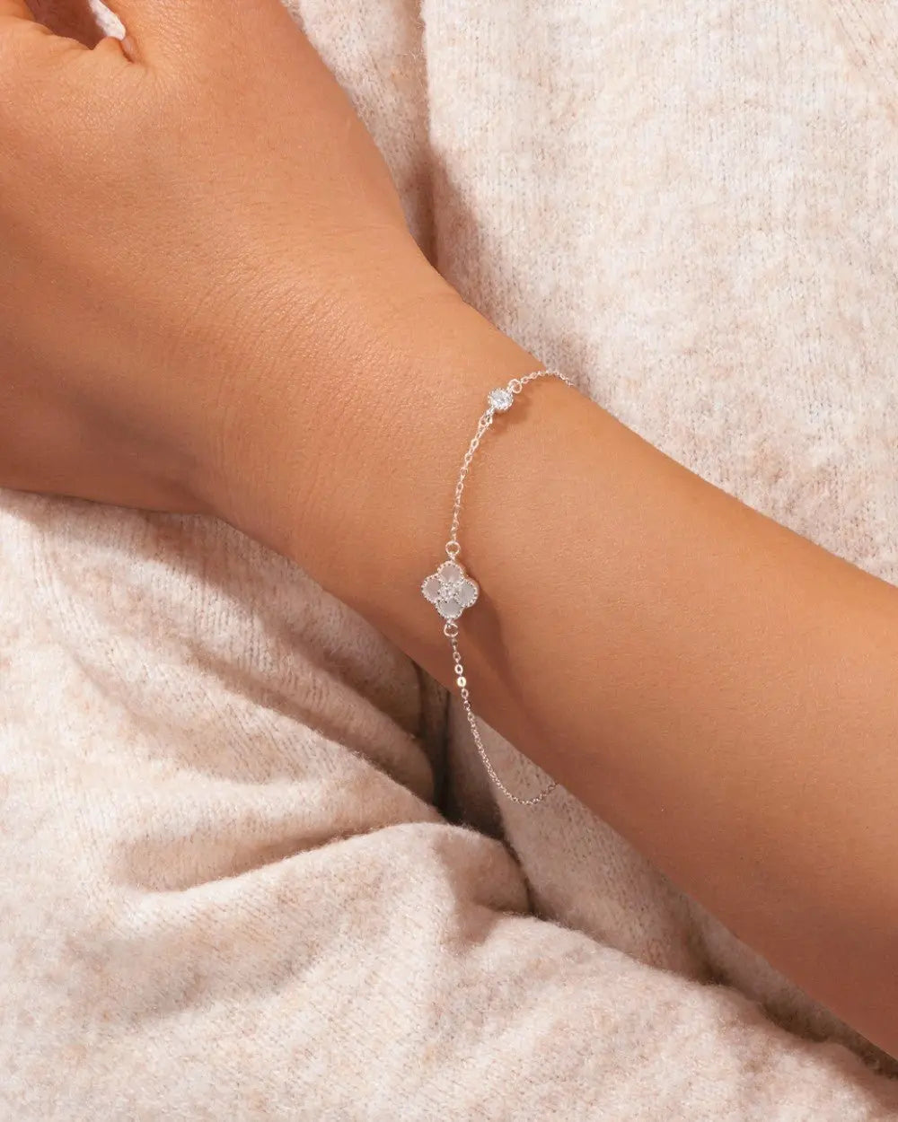 ICY CLOVER BRACELET 925. - WHITE GOLD - Goodiefetch