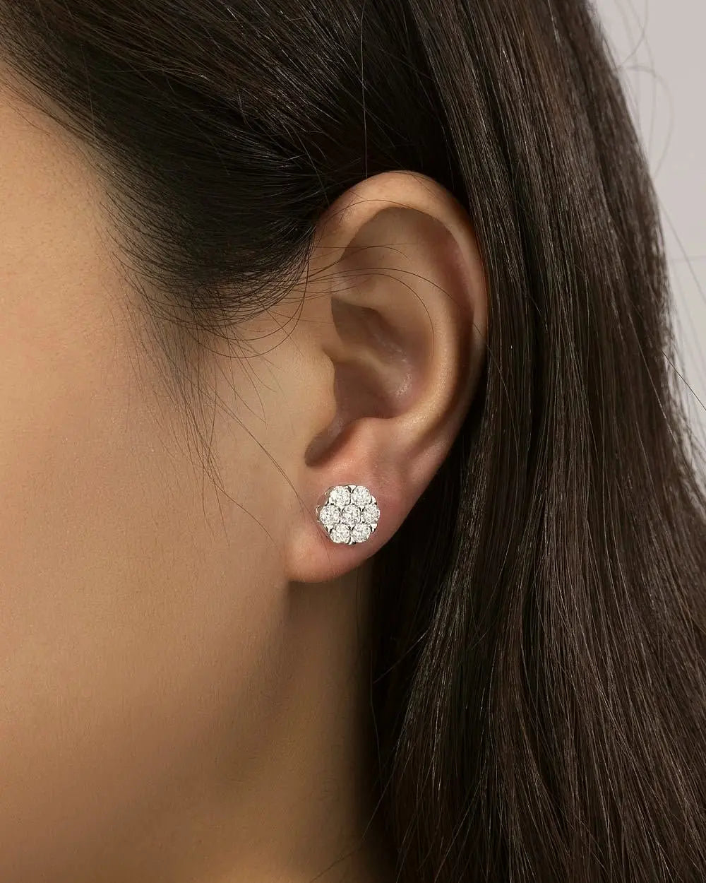 MOISSANITE CLUSTER EARRINGS. - WHITE GOLD - Goodiefetch