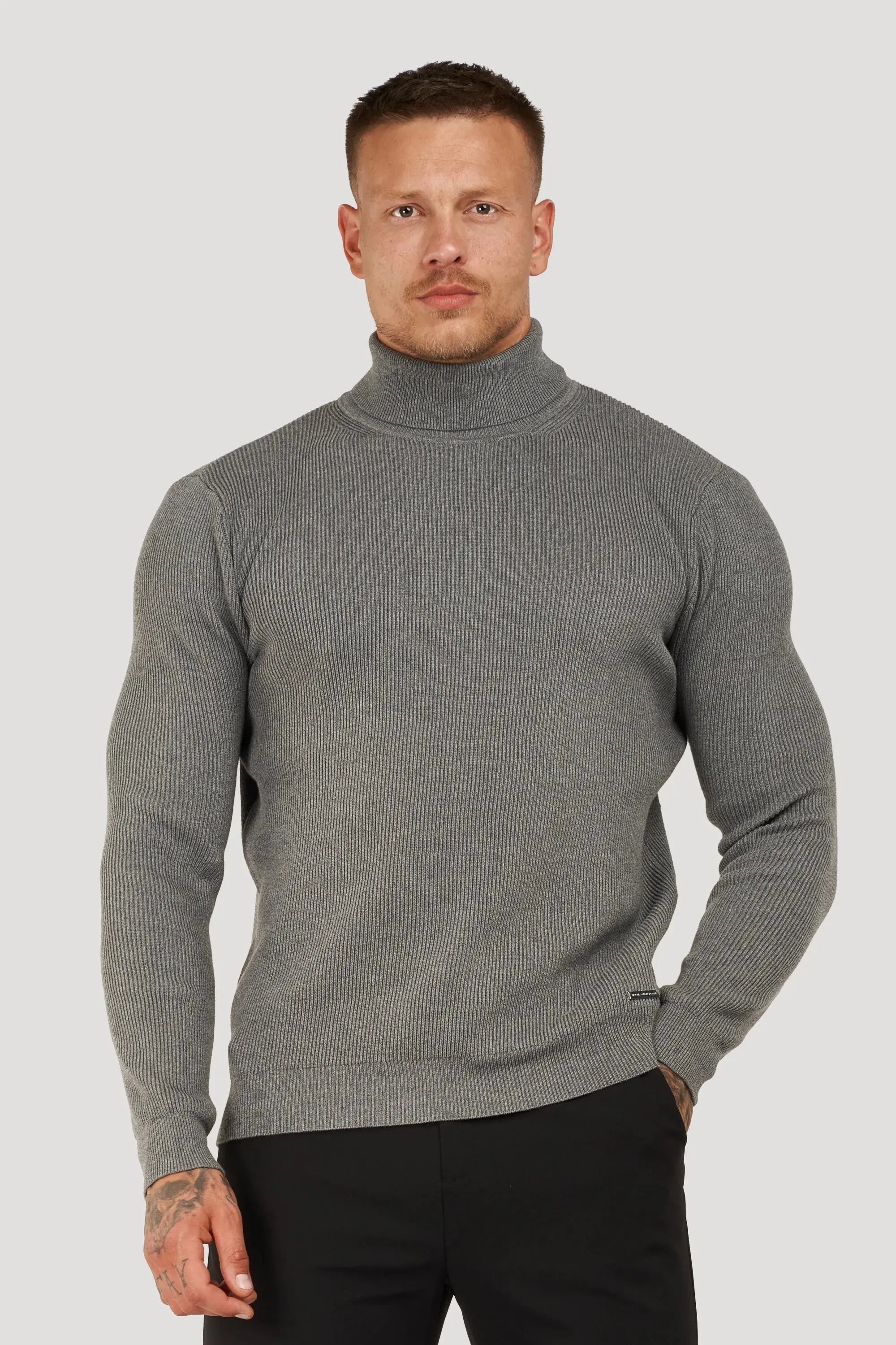 THE RENZO TURTLE NECK SWEATER Goodiefetch